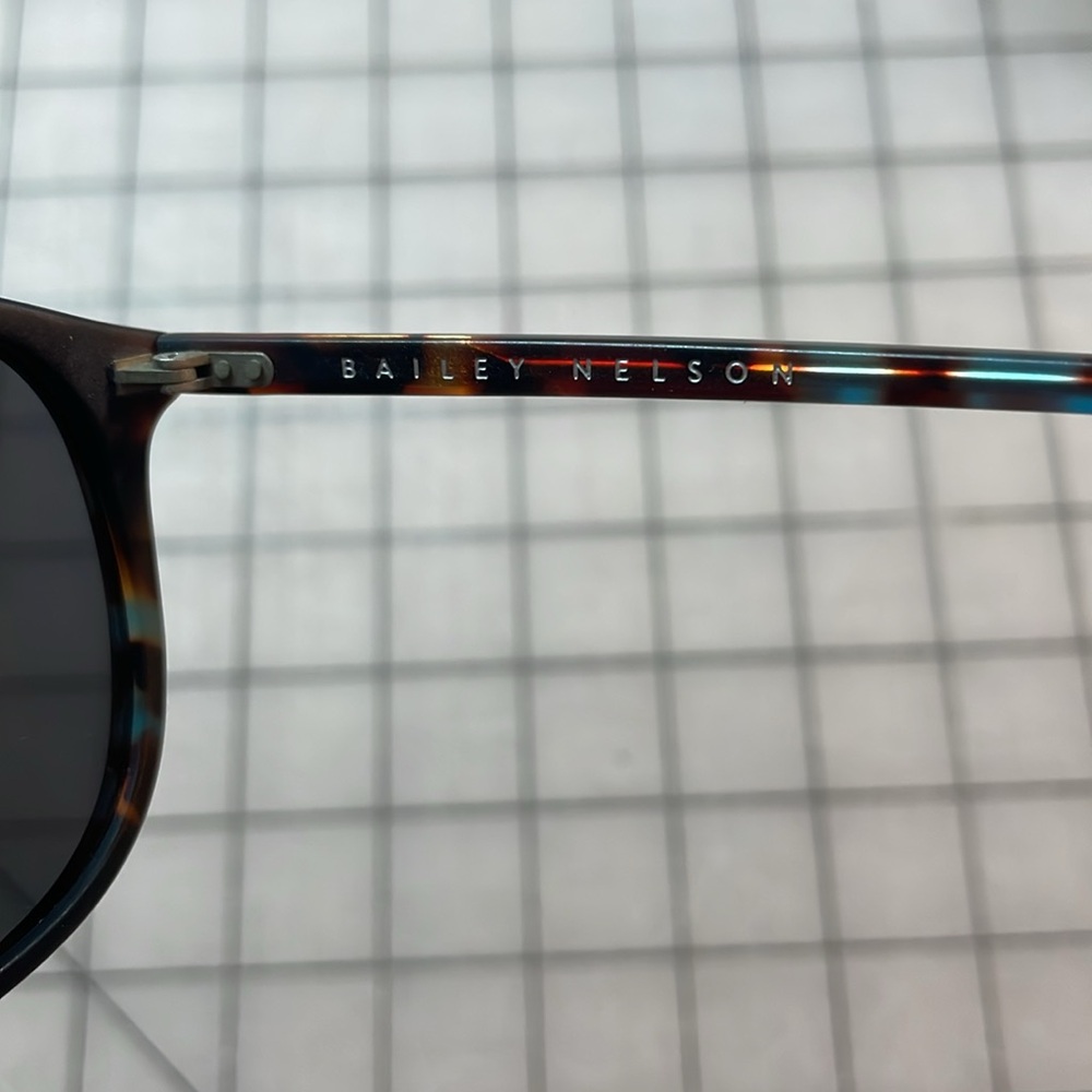Bailey Nelson Tortoise Shell Sunglasses - Picture 4 of 4